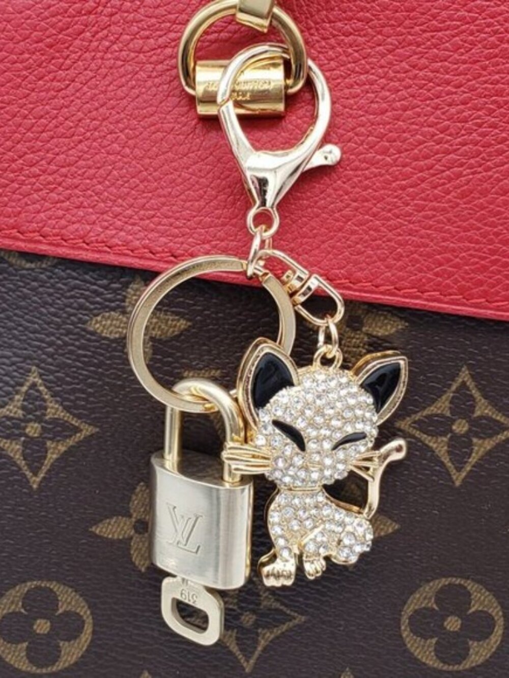 Louis Vuitton Gold Padlock Key 🔒 Authentic LV Charm + Unbranded Cat Keychain - Picture 8 of 8